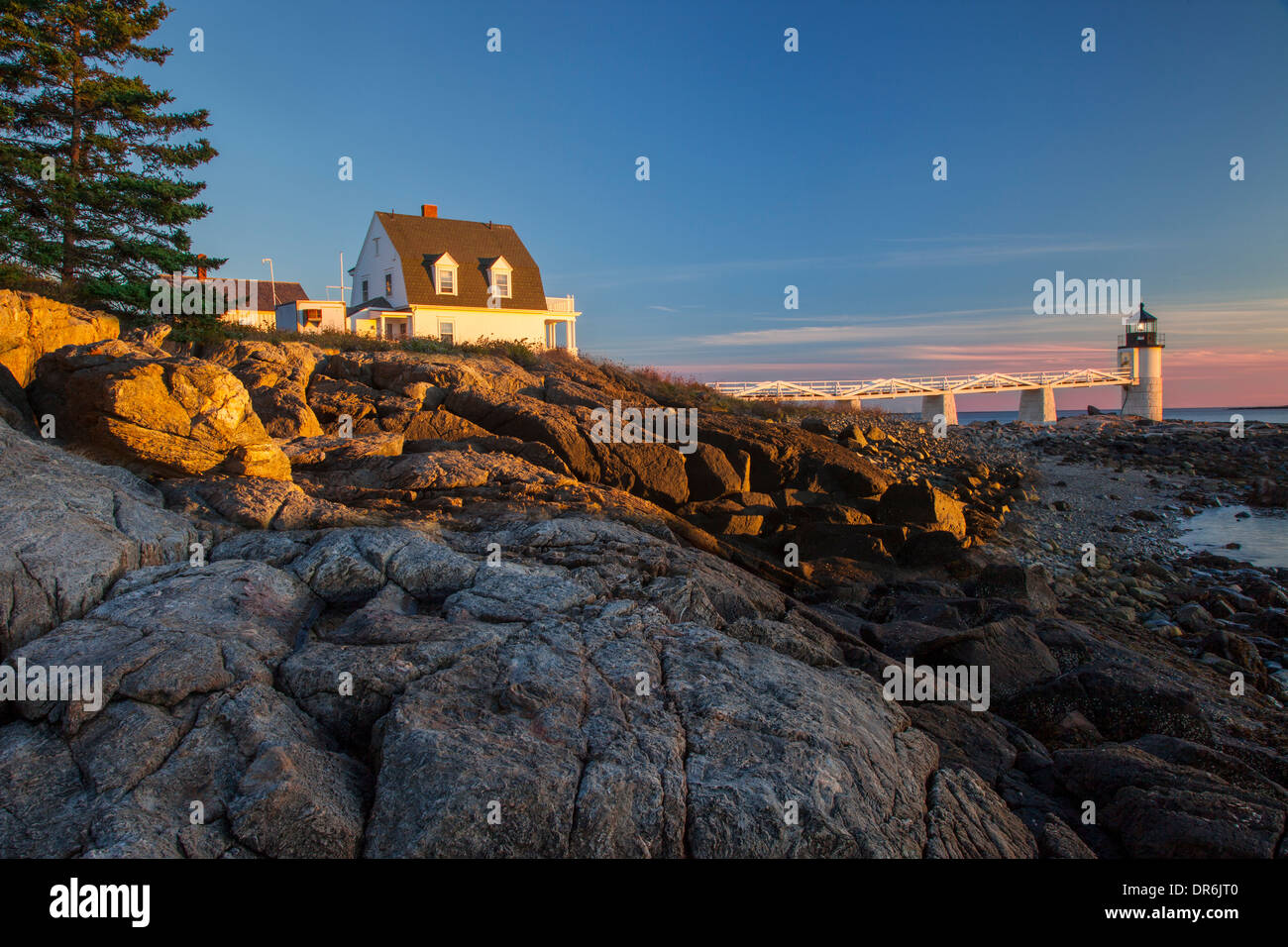 Tramonto su Marshall Point Lighthouse vicino a Port Clyde, Maine, Stati Uniti d'America Foto Stock