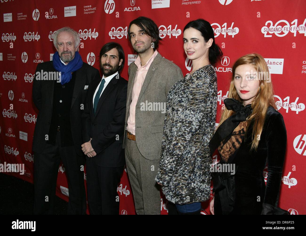 Park City, UT, STATI UNITI D'AMERICA. Xx gen, 2014. Jonathan Pryce, Jason Schwartzman, Alex Ross Perry, Krysten Ritter, Josephine de La Baume presso gli arrivi per ascoltare fino a Filippo Premiere al Sundance Film Festival 2014, Biblioteca Centro Teatro, Park City, UT 20 gennaio 2014. Credito: James Atoa/Everett raccolta/Alamy Live News Foto Stock