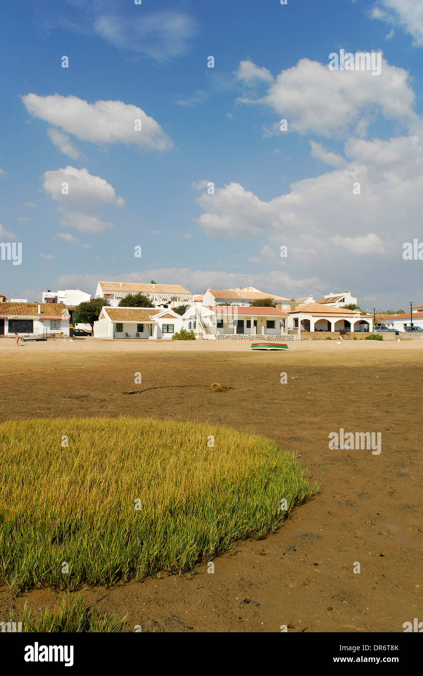 Spagna, Andalusia, Huelva, Costa de la Luz, Cartaya, marea di declino presso la spiaggia di El Rompido, al Rio Piedras river Foto Stock