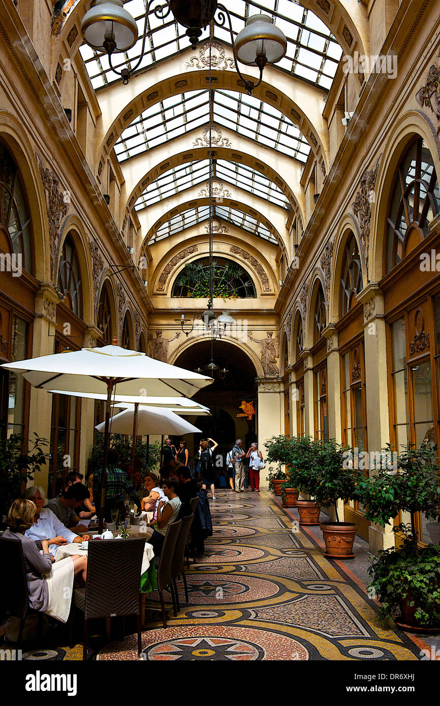 Storico porticato coperto a Parigi, Francia Foto Stock