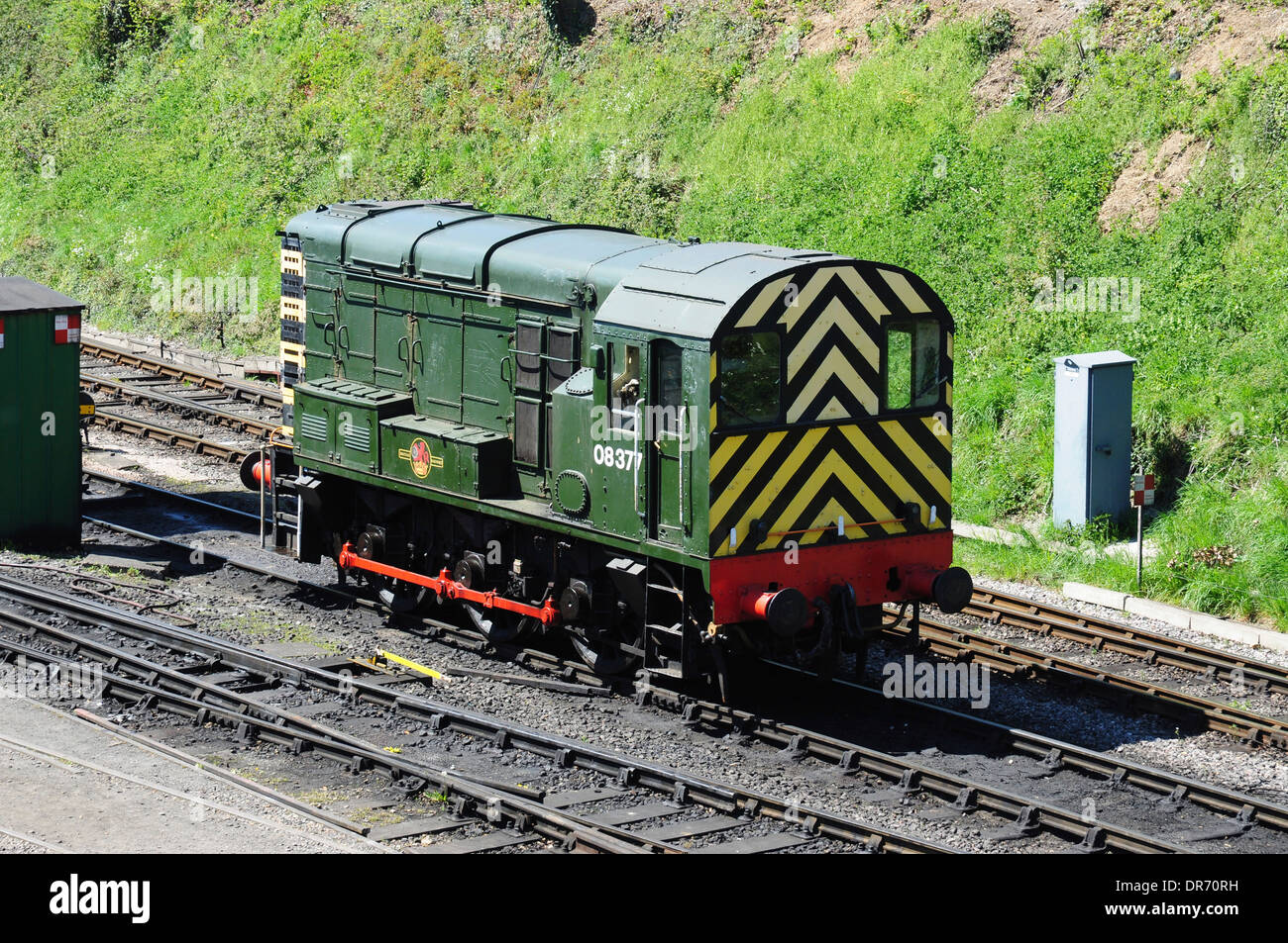 Classe 08 deviatore diesel n. 08377 sulla metà Hants Railway, Hampshire, Inghilterra, Regno Unito Foto Stock