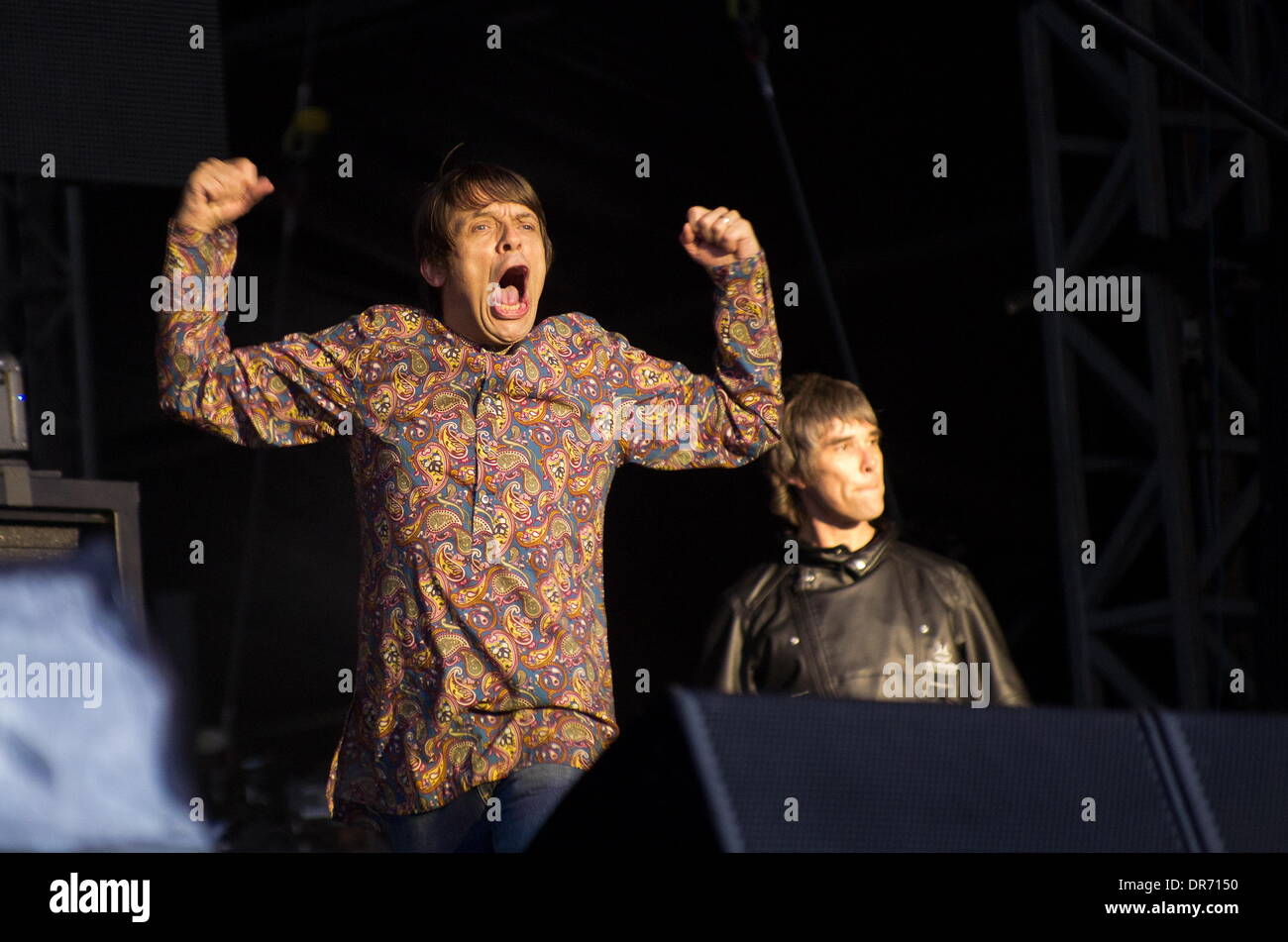 Mani aka Gary Manny Mounfield Stone Roses eseguire live a Heaton Park - Giorno 1 Manchester, Inghilterra - 29.06.12 Foto Stock