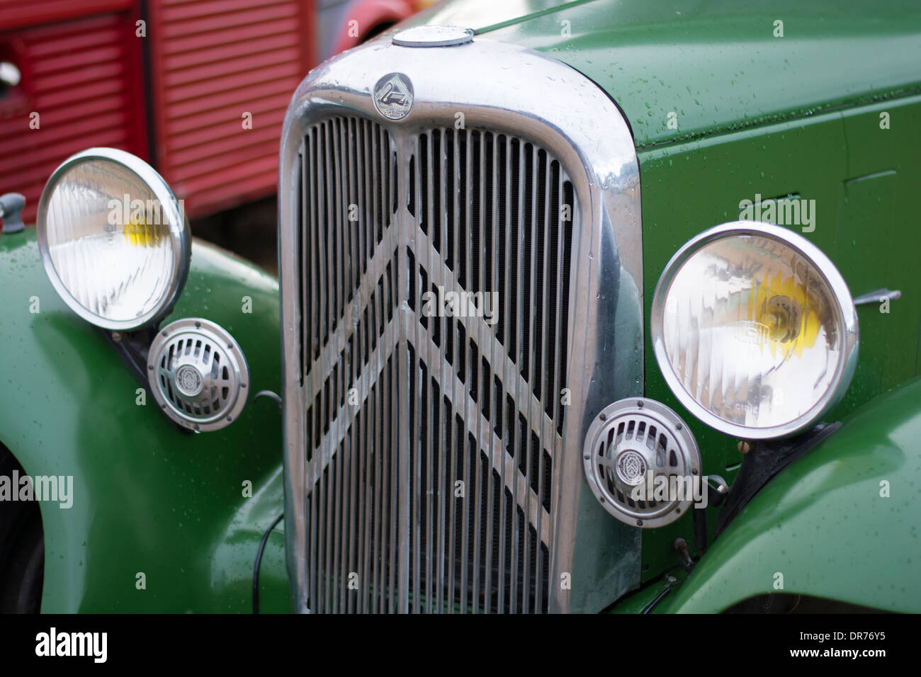 La griglia del radiatore di un Vintage Citroen Van Foto Stock