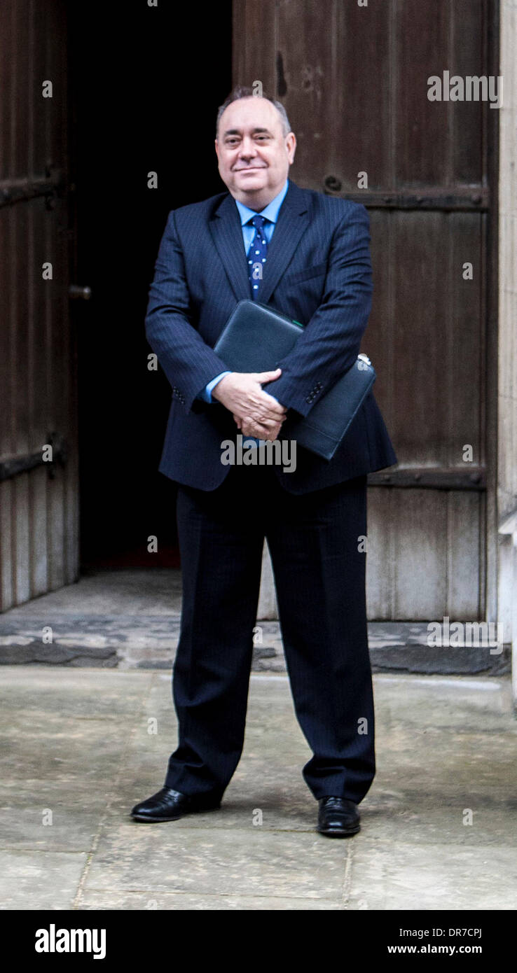 Primo ministro di Scozia Alex Salmond arriva presso il Royal Courts of Justice per partecipare alla indagine Leveson Londra Inghilterra - 13.06.12 Foto Stock