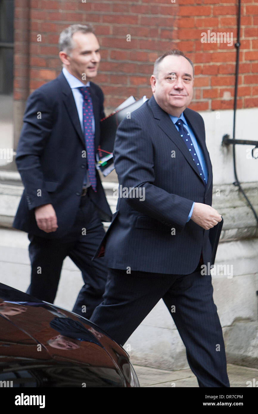 Primo ministro di Scozia Alex Salmond arriva presso il Royal Courts of Justice per partecipare alla indagine Leveson Londra Inghilterra - 13.06.12 Foto Stock