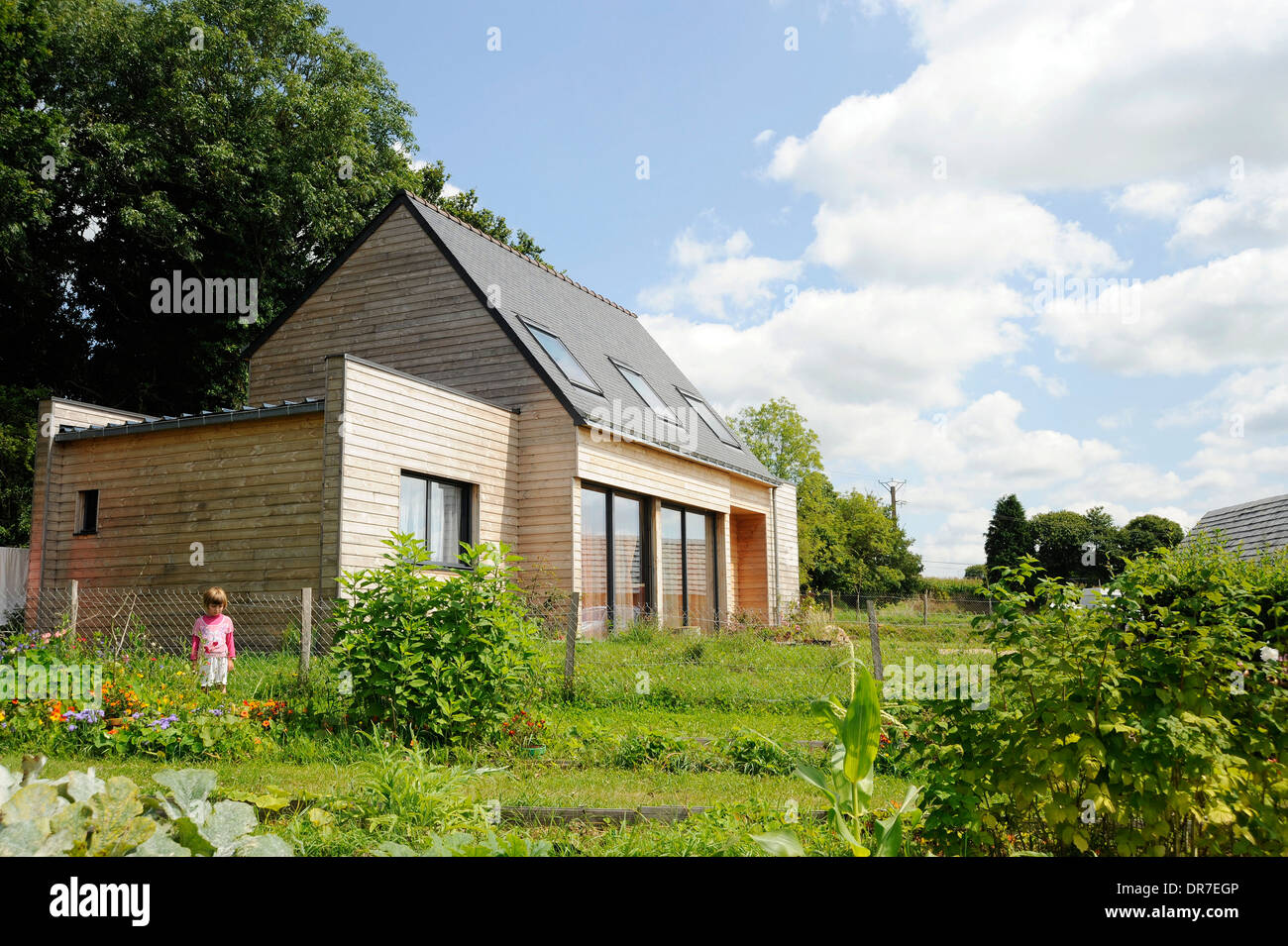 Un recentemente costruita casa sostenibile Foto Stock