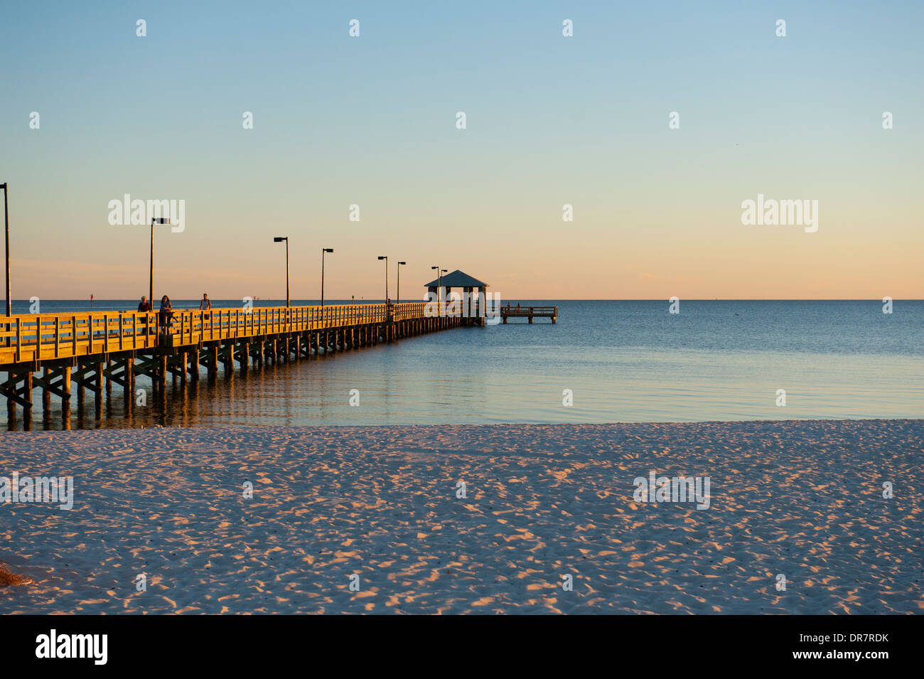 Stati Uniti Mississippi MS Biloxi molo pesca nel golfo del Messico Beach Shores Foto Stock