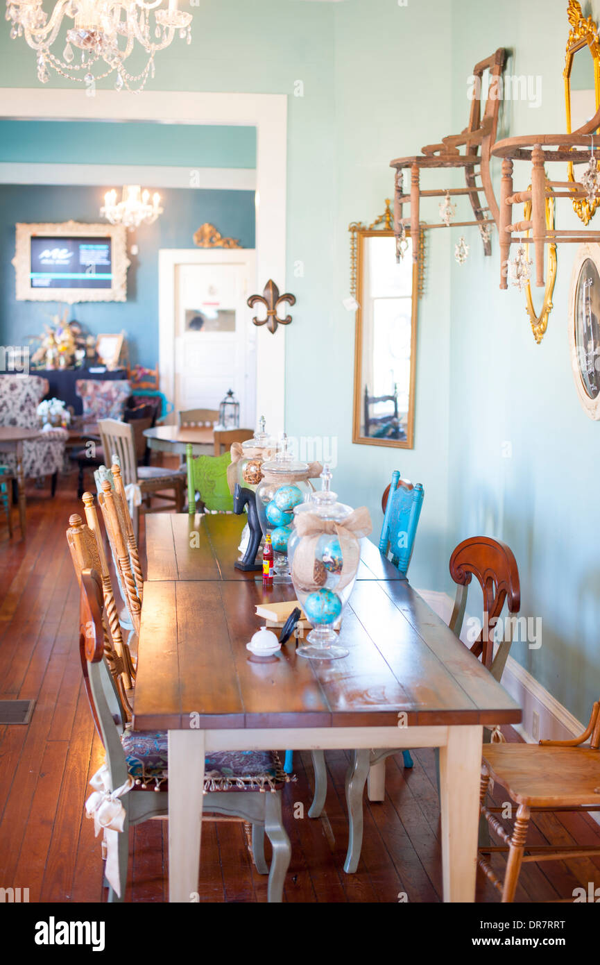 Stati Uniti Mississippi MS Biloxi ristoranti cibo - Le Cafe Beignet - interni di questo piccolo e grazioso ristorante Foto Stock