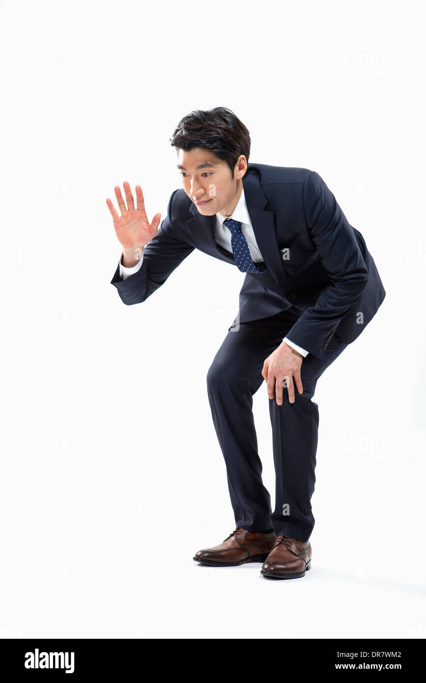 Imprenditore la piegatura verso il basso per dire ciao Foto Stock