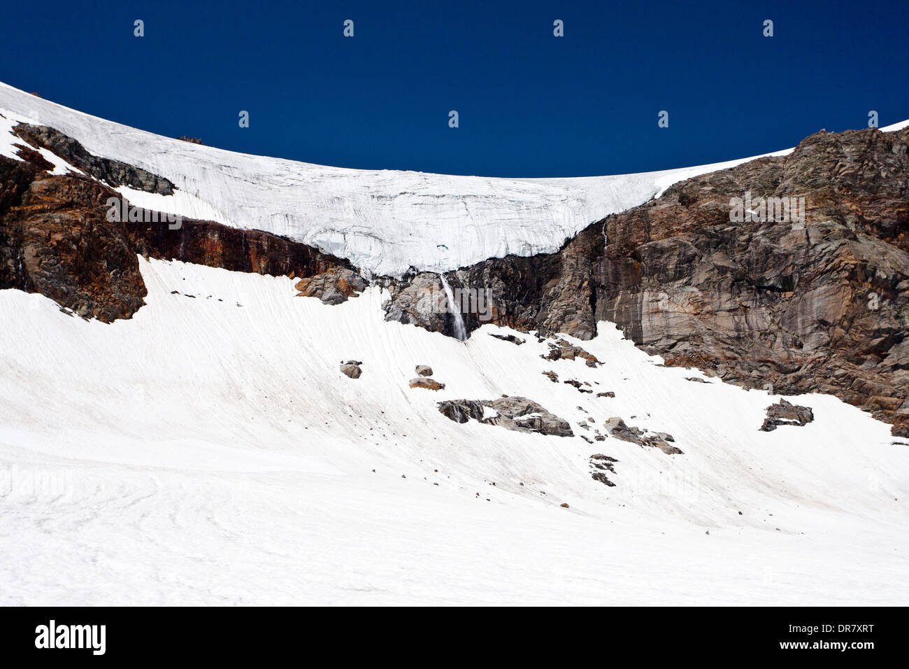 Coperte di neve montagna sulla montagna Schwarzwandscharte, Alto Adige, Italia Foto Stock