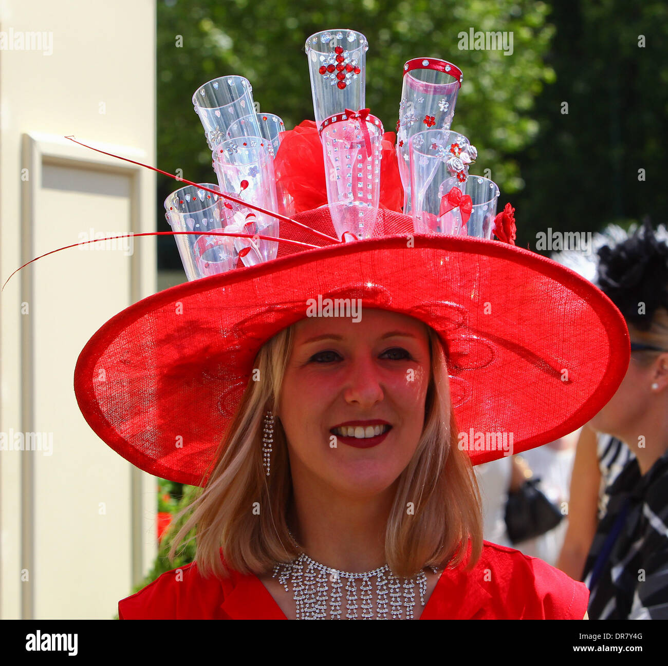 Atmosfera - moda - Cappelli Royal Ascot a Ascot Racecourse - Giorno 1  Berkshire, Inghilterra - 19.06.12 Foto stock - Alamy