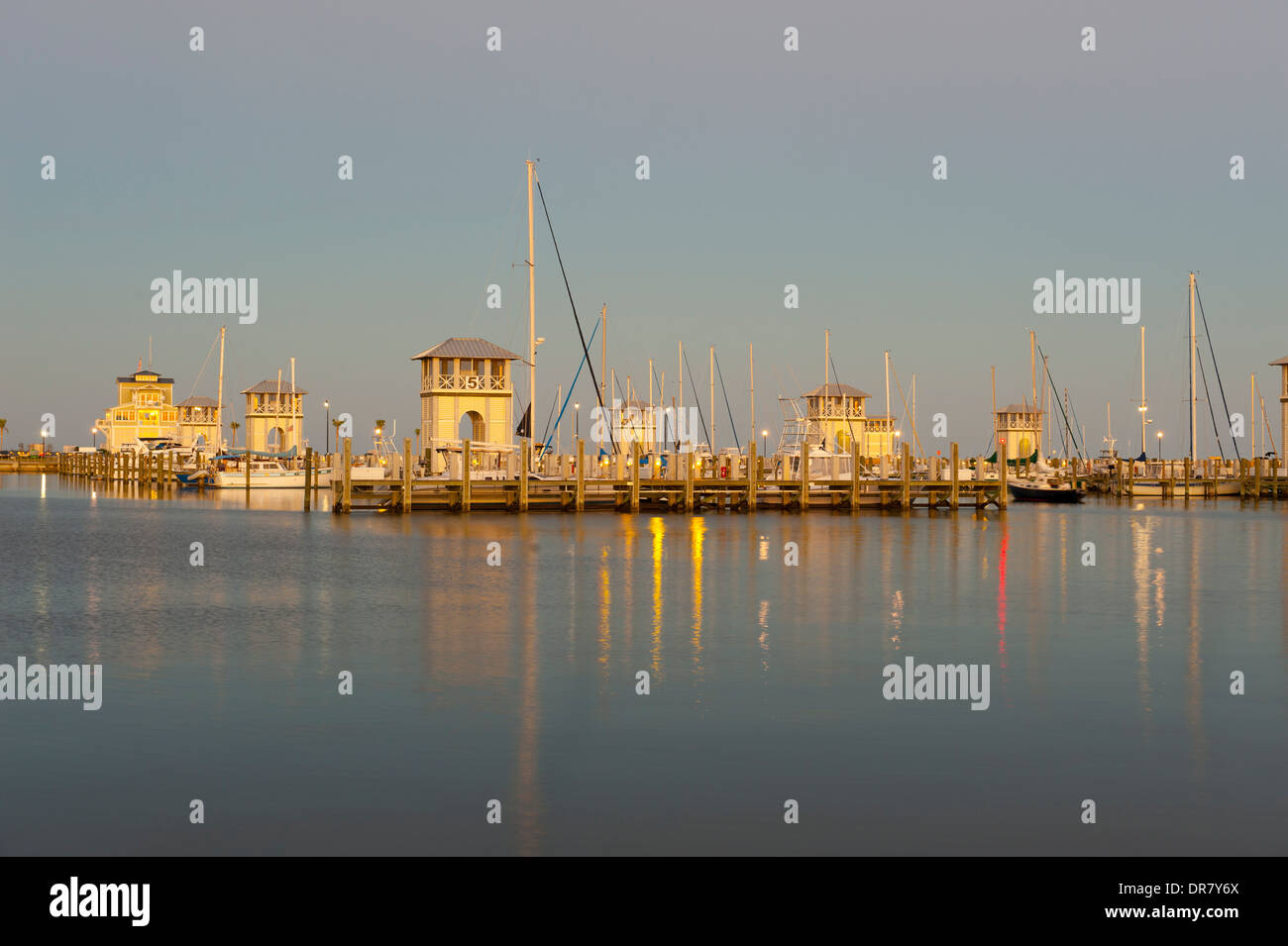 Stati Uniti Mississippi Gulfport MS di nuova costruzione marina post uragano Katrina gamberetti e imbarcazioni da diporto porto Foto Stock