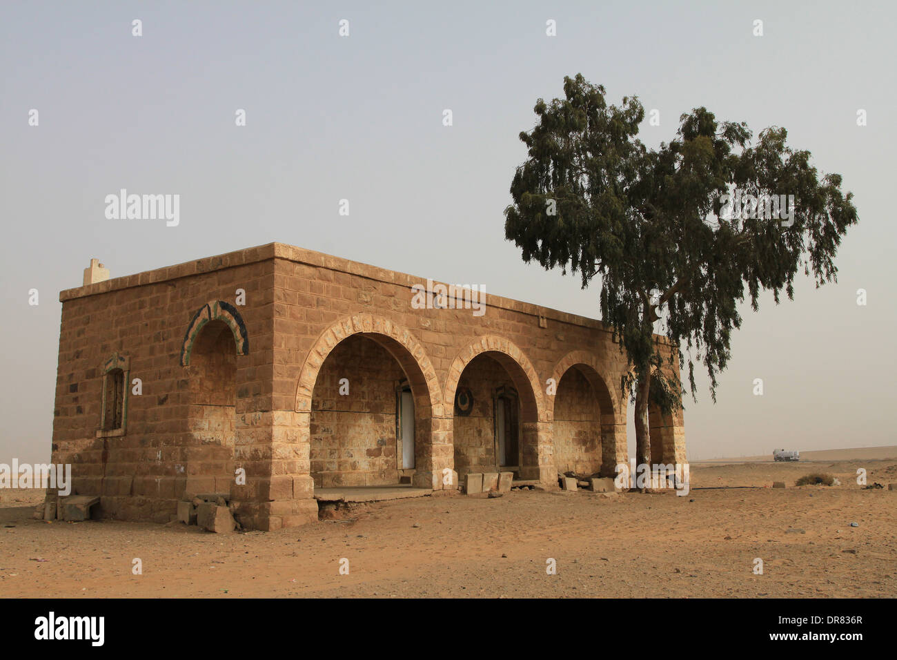 Mudawwara, un abbandono della stazione ferroviaria di Hejaz Railway nelle vicinanze della frontiera Saudi-Arabian. Il Wadi Rum, Giordania Meridionale. Foto Stock