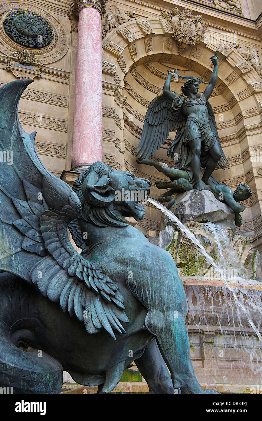 Fontana a Place Saint Michel, Paris, Francia Foto Stock