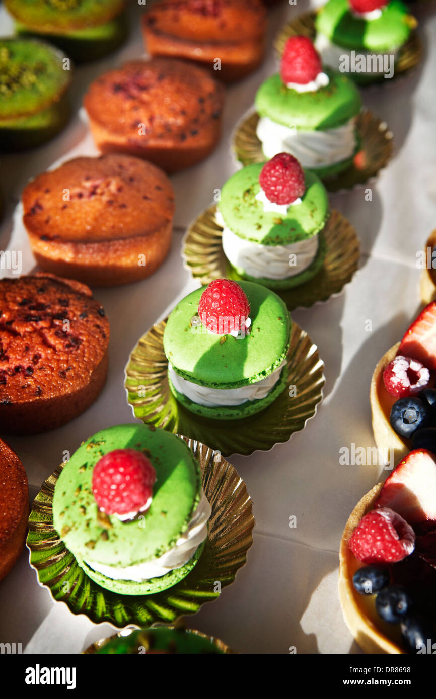 Tradizionale pasticceria parigina, dolciumi, torte, dessert Foto Stock