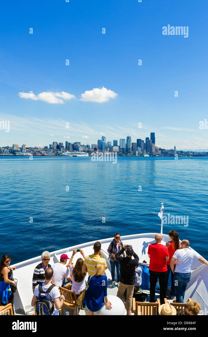 Skyline del centro da un'Argosy Harbor Cruise intorno Puget Sound, Seattle, Washington, Stati Uniti d'America Foto Stock