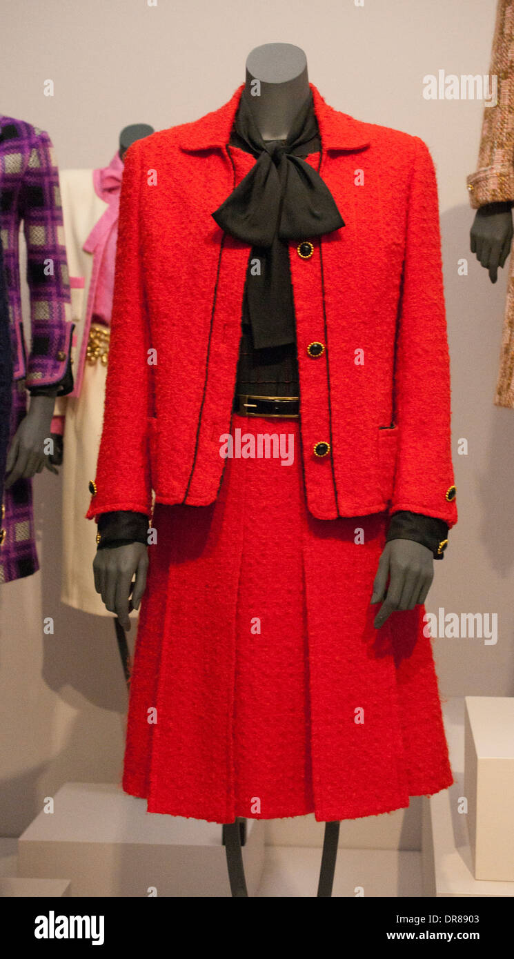 Gabrielle Parigi 1963 - 64 Suit da Coco Chanel 1883 - 1971 francese designer di moda Foto Stock