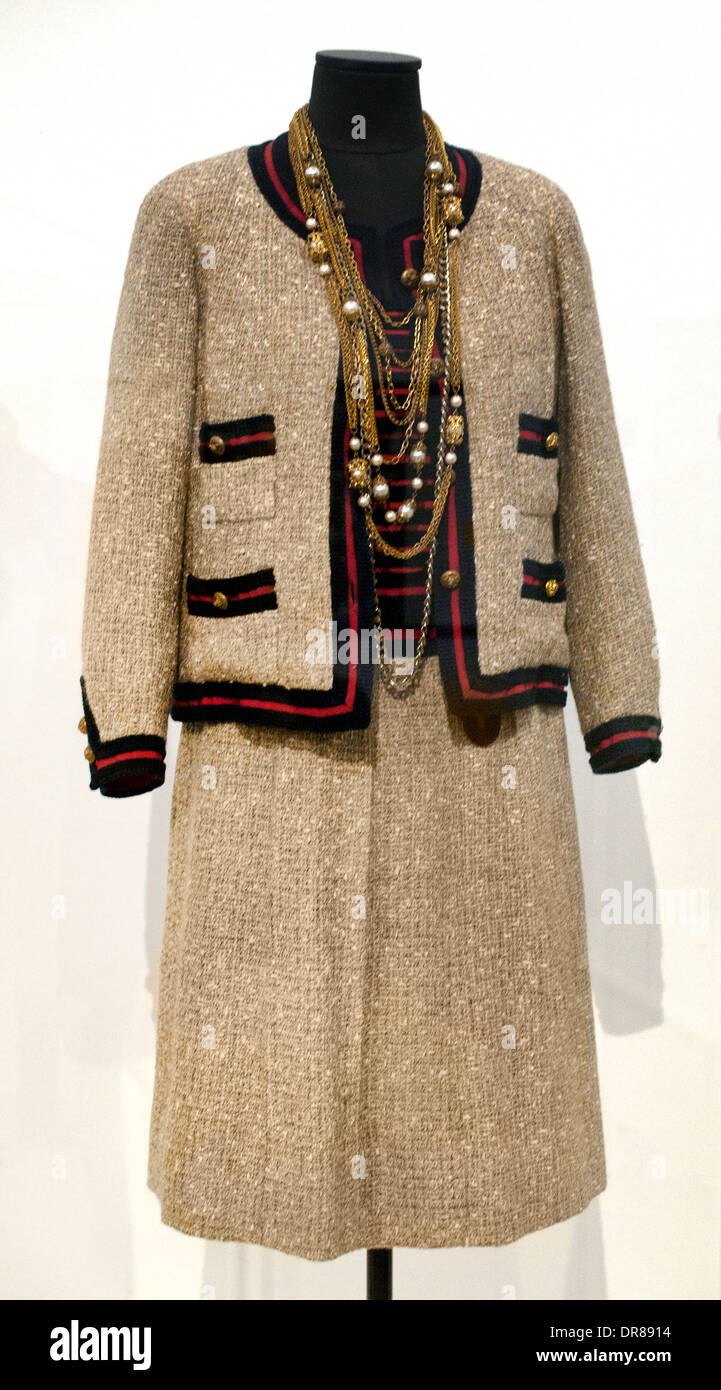 Gabrielle 1960 l'indumento indossato dalla Regina Paola del Belgio Coco Chanel 1883 - 1971 francese designer di moda Foto Stock