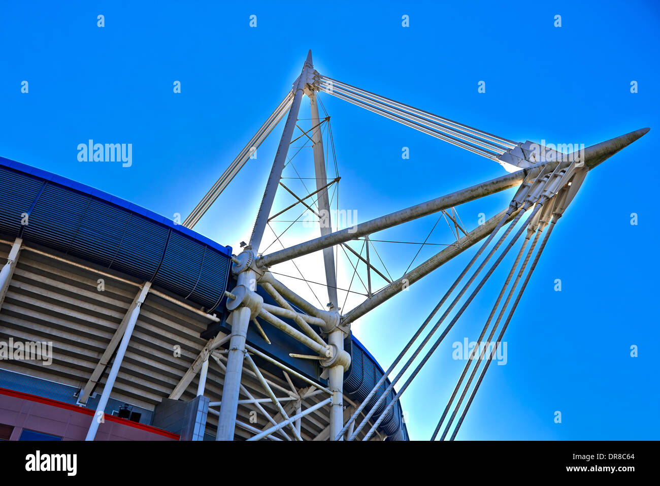 Il Millennium Stadium (gallese: Stadiwm y Mileniwm) è lo stadio nazionale del Galles, situato nella capitale, Cardiff Foto Stock