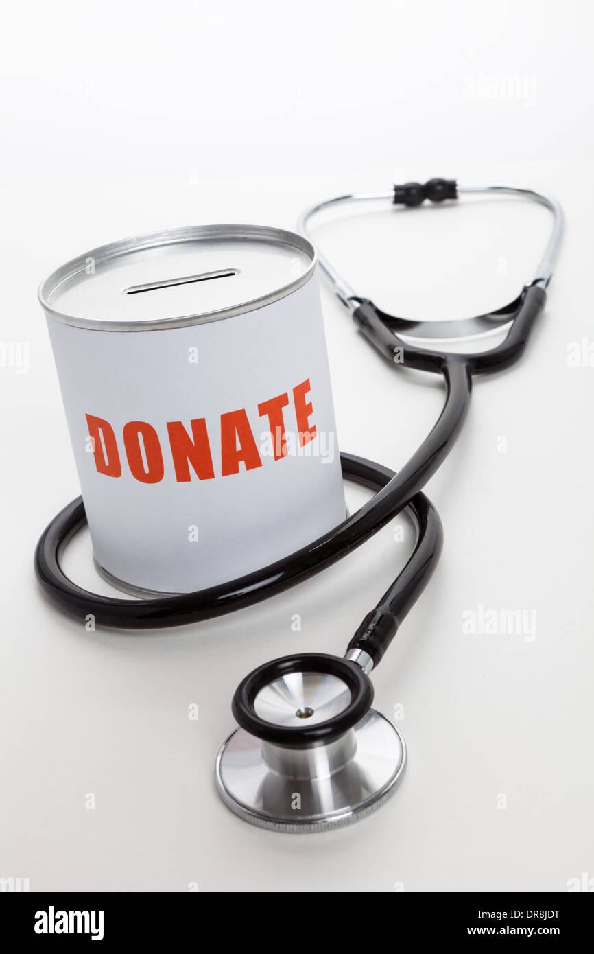 Lo stetoscopio e casella di donazione, il concetto di opera di carità. Foto Stock