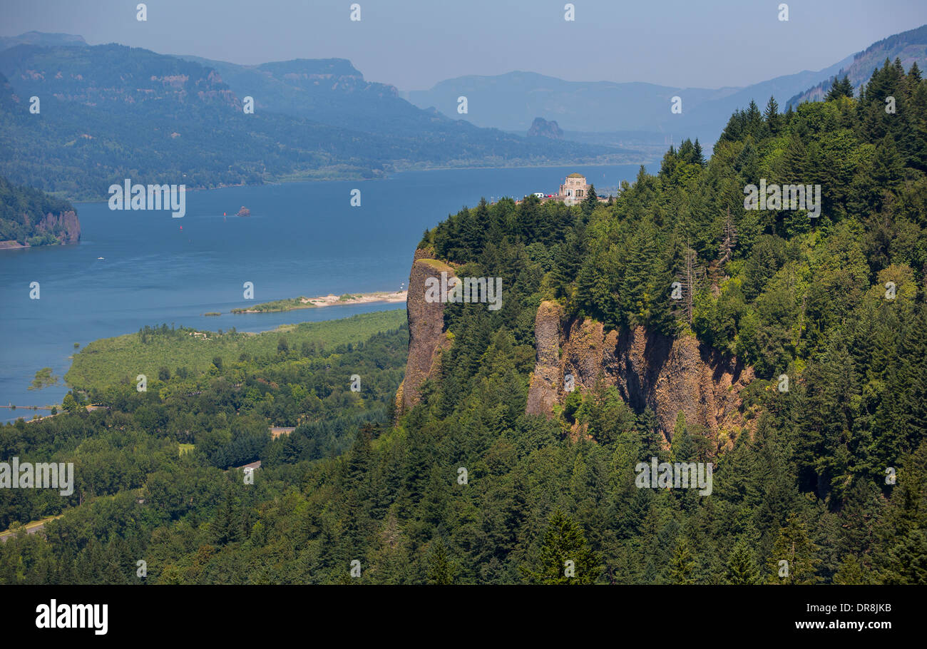 La Columbia River Gorge, OREGON, Stati Uniti d'America - Vista House al Crown Point e Columbia River. Foto Stock