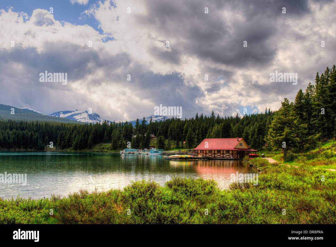 Vedute panoramiche della montagna, Lago Maligne del Parco Nazionale di Jasper Alberta, Canada Foto Stock