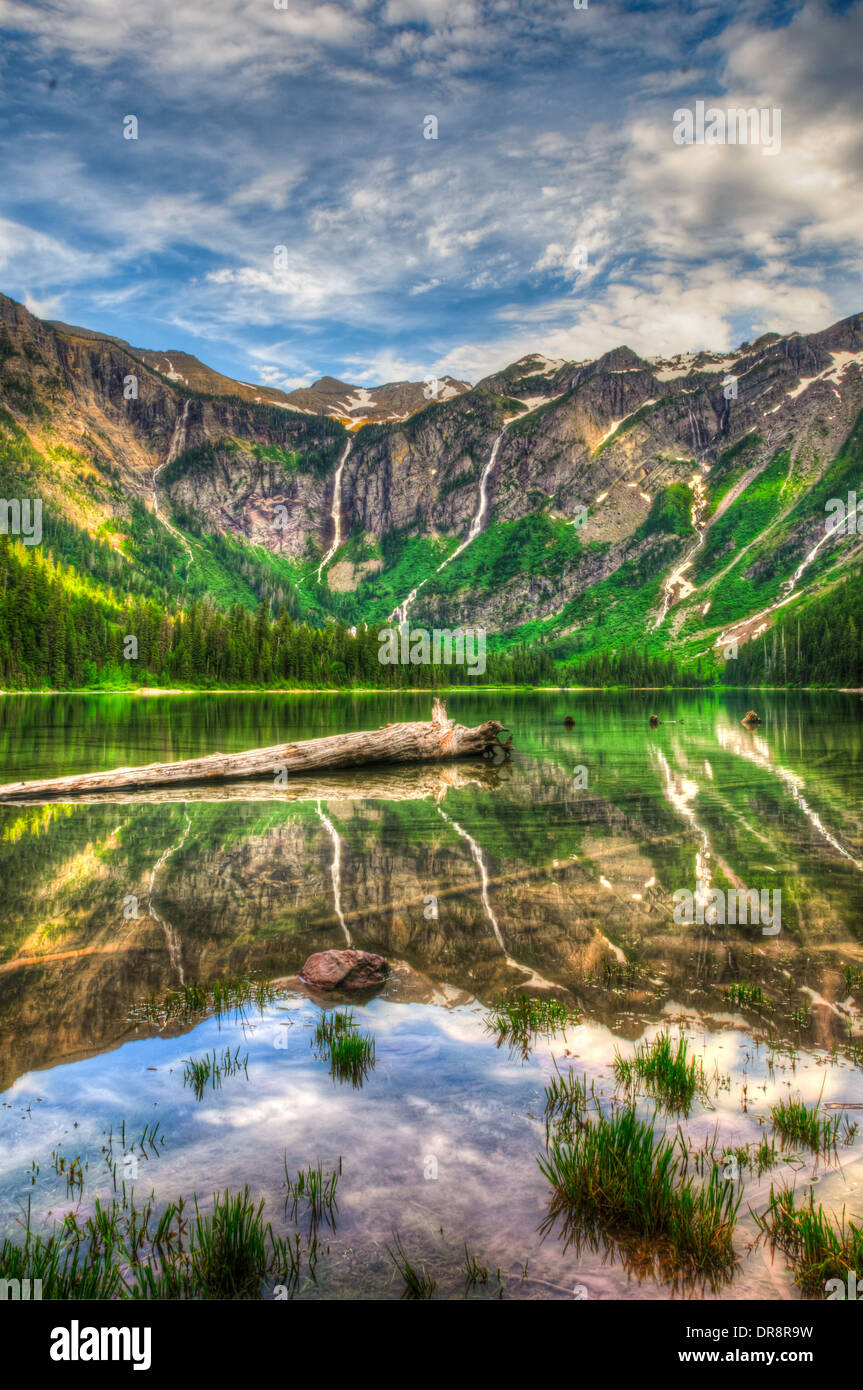 Vedute panoramiche della montagna, lago di valanghe, il Glacier National Park Montana USA Foto Stock