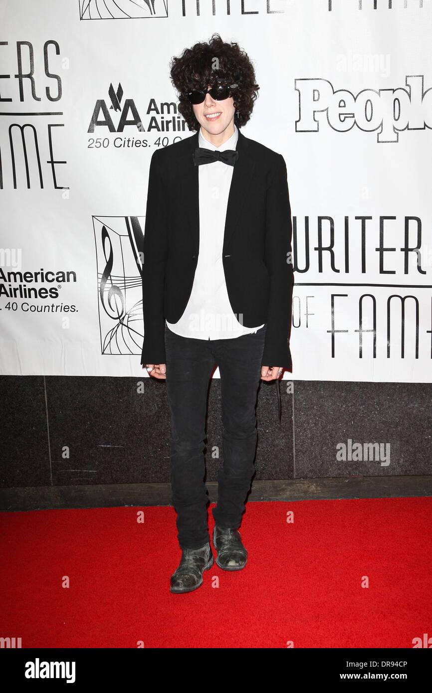 L.P. aka Laura Pergolizzi xliii cantautori annuale Hall of Fame induzione cerimonia di premiazione che si terrà a New York Marriott Marquis Hotel- Arrivi. La città di New York, Stati Uniti d'America - 14.06.12 Foto Stock