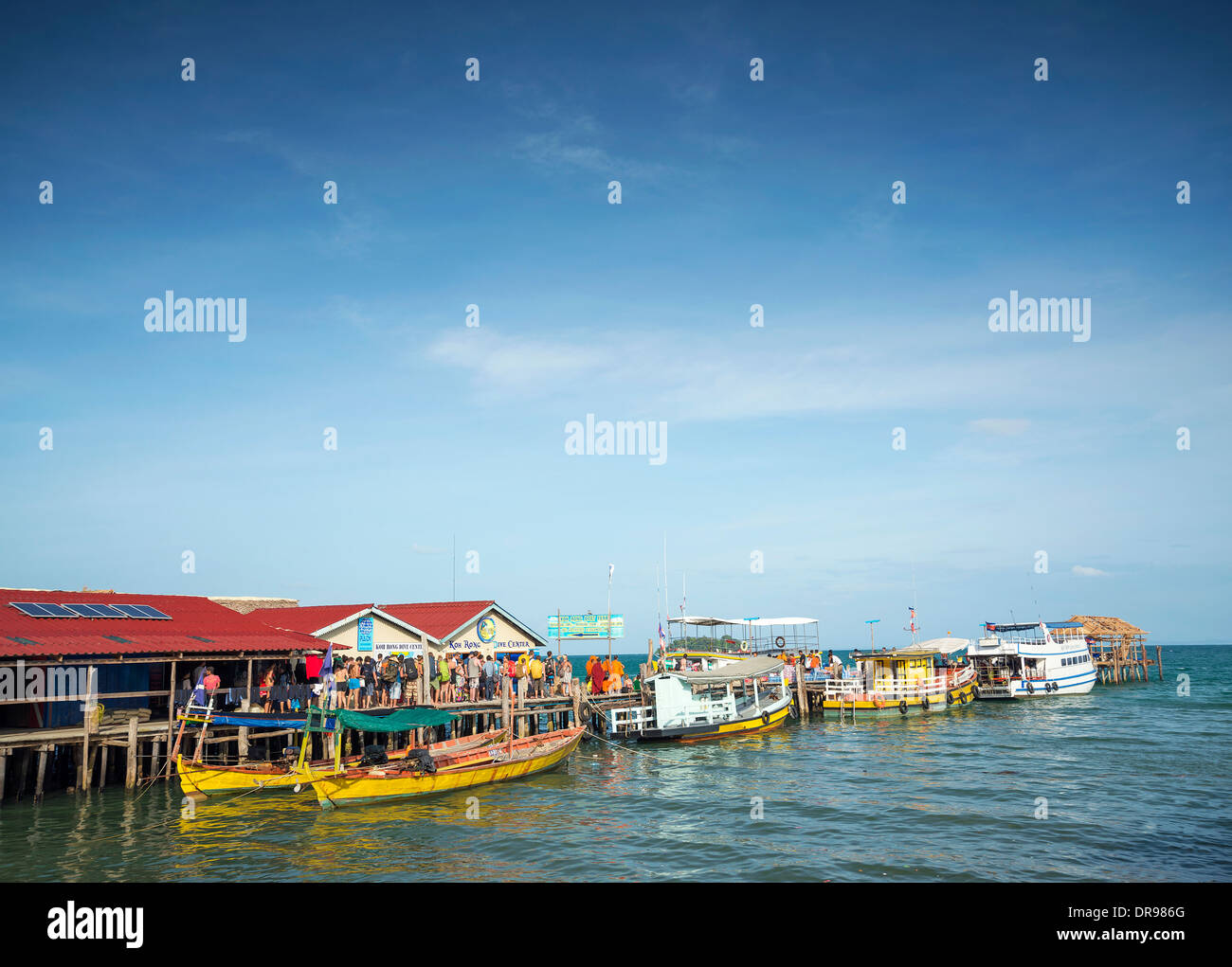 Traghetti a Koh rong molo dell'isola vicino a Sihanoukville in Cambogia Foto Stock