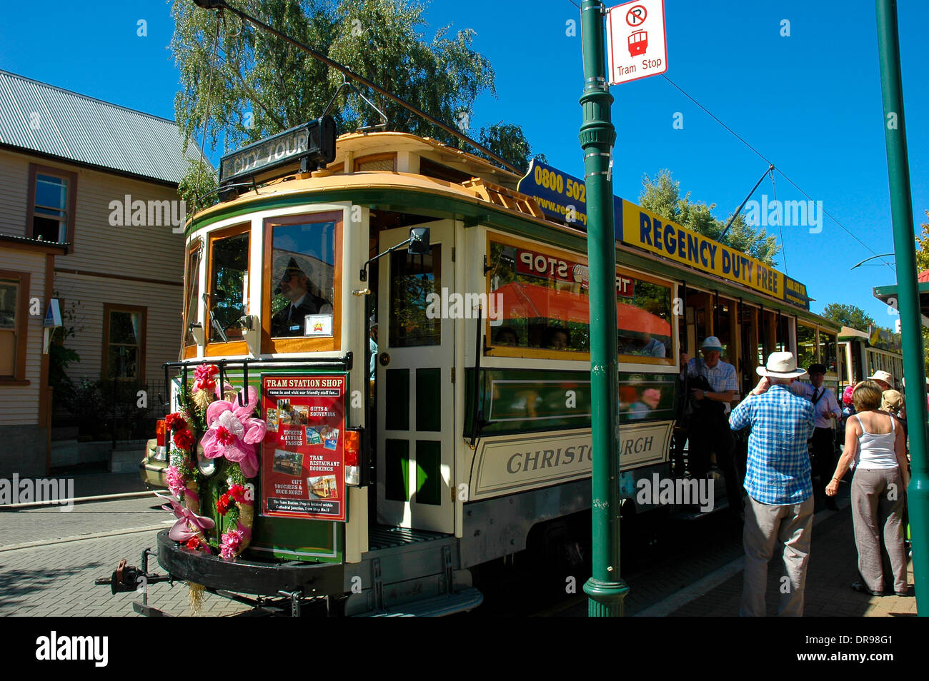 Il tram che passa a Christchurch, Nuova Zelanda Foto Stock