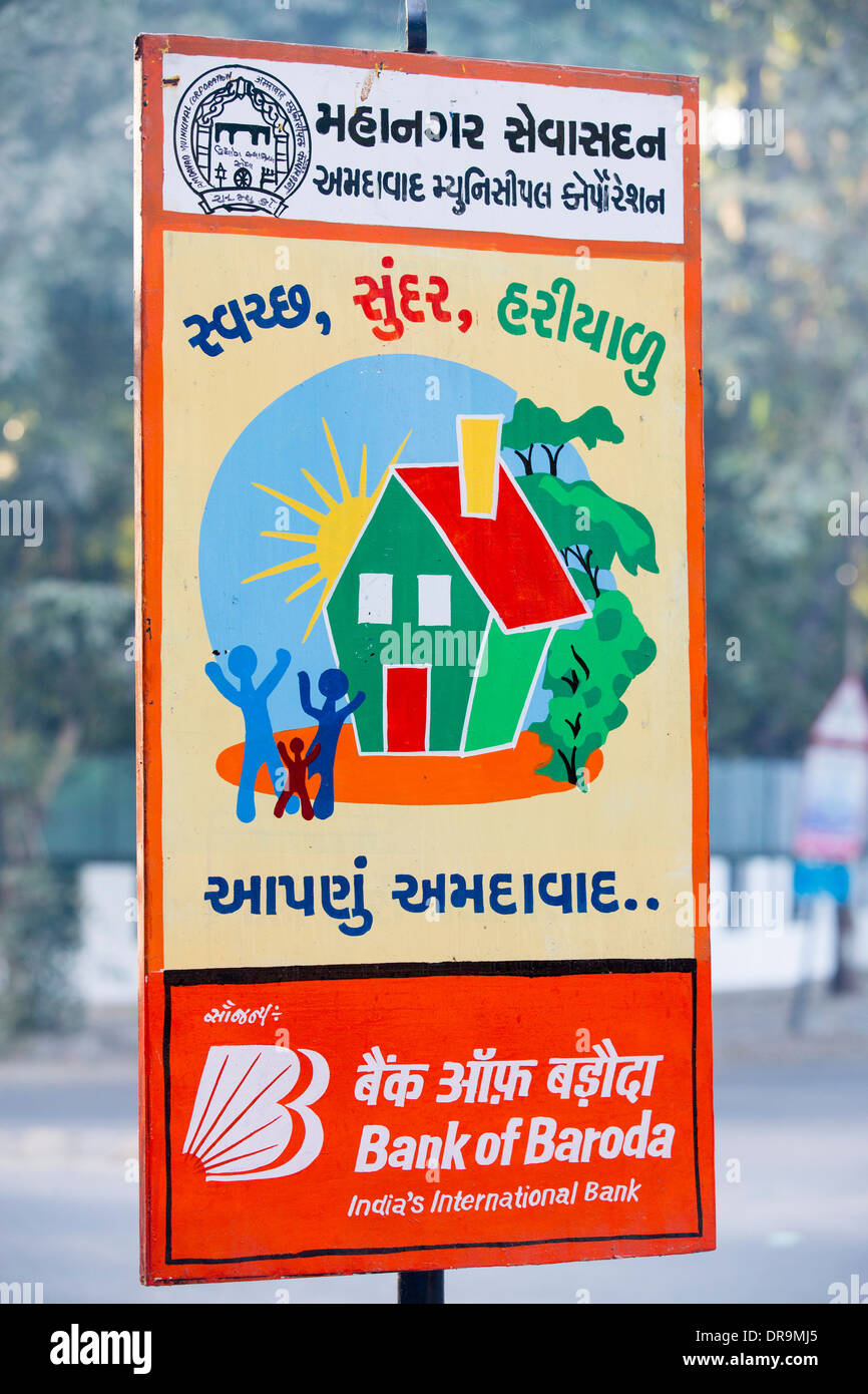 Un poster che mostra l aspirazione della casa di proprietà attraverso una banca ipotecaria in Ahmedabad, India; Foto Stock