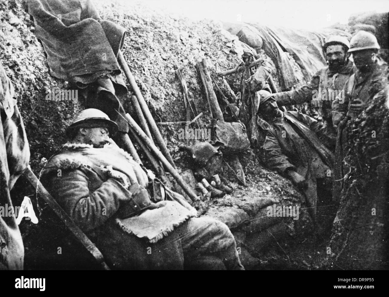 Soldati francesi in una trincea 1916 Foto Stock