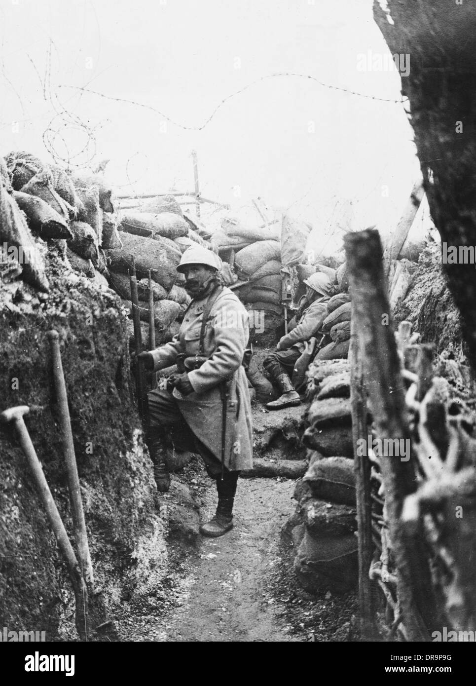 Soldato francese in una trincea 1915 Foto Stock