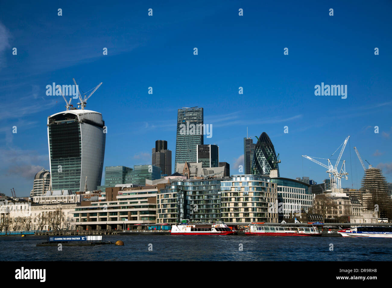 Nuovo skyline di Londra City walkie talkie cetriolino Foto Stock