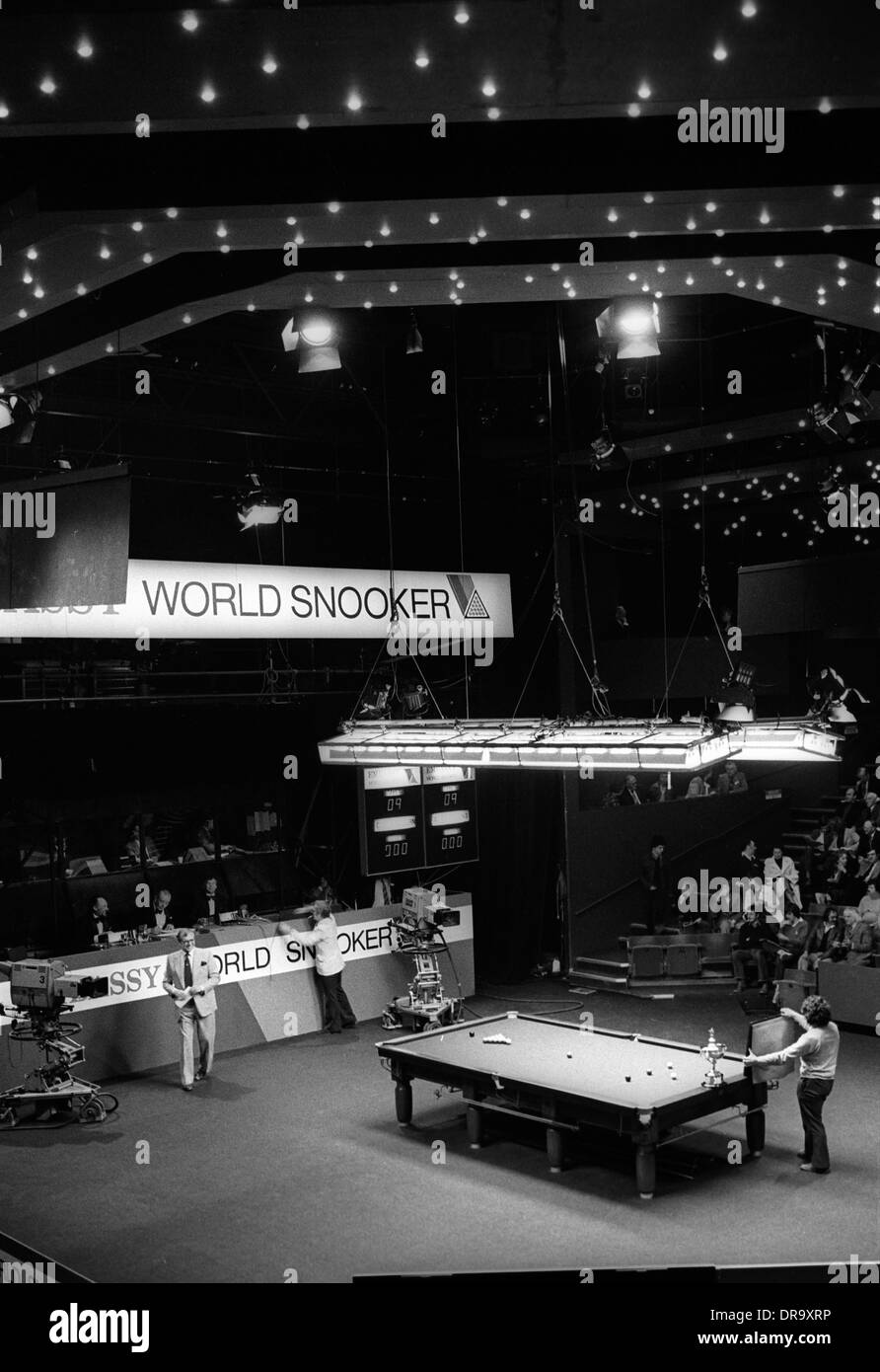 Palco allestito presso l' Ambasciata World Snooker Torneo, Crucible Theatre Sheffield nei primi anni ottanta Foto Stock
