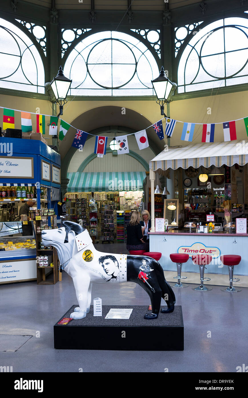 Elvis la carità Leone al mercato coperto in Bath Regno Unito Foto Stock