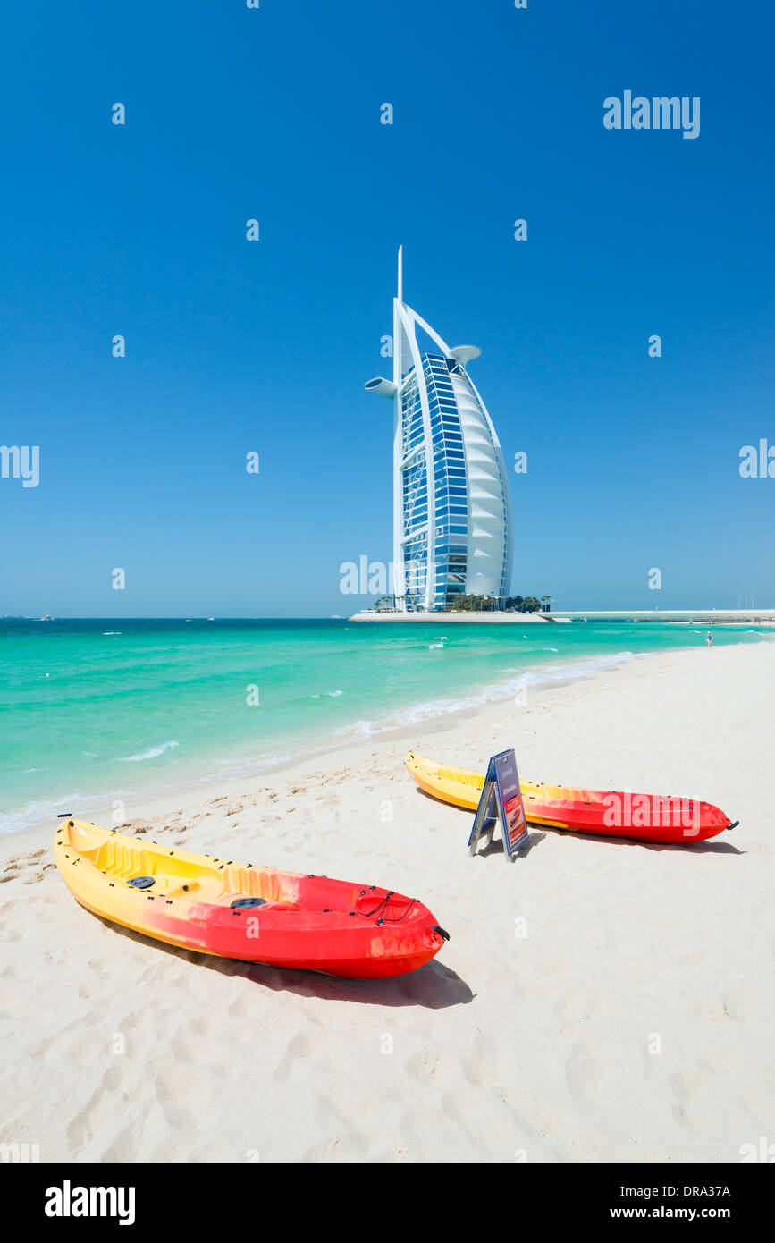 Il lusso di Burj al Arab Hotel sulla spiaggia in Dubai Emirati arabi uniti Foto Stock