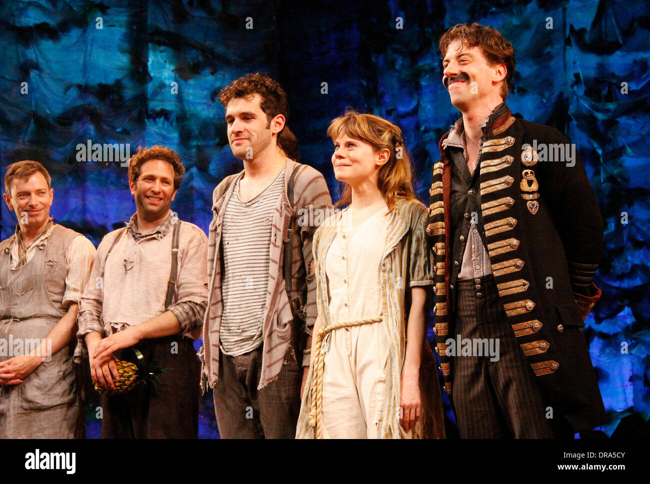 Arnie Burton, David Rossmer, Adam Chanler-Berat, Celia Keenan-Bolger e Christian Borleña Borleña cristiana dell ultima prestazione come Black Stache in Broadway giocare "Pietro e il Starcatchers' al Brooks Atkinson Theatre - Curtain Call New York City, Stati Uniti d'America - 30.06.12 Foto Stock