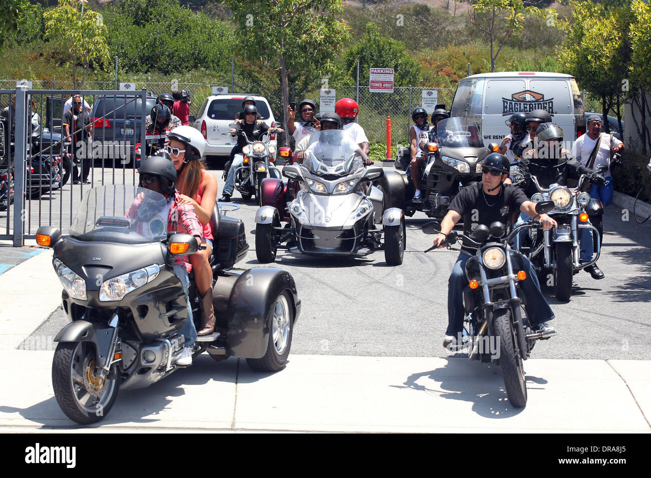 Atmosfera Professional football giocatori della Premier League inglese ospitare un evento a Eaglerider motocicli a sostegno di 'armsaroundthechild.org' Los Angeles, California - 01.07.12 Foto Stock Atmosfera Professional football giocatori della Premier League inglese ospitare un evento a Eaglerider motocicli a sostegno di 'armsaroundthechild.org' Los Angeles, California - 01.07.12 Foto Stock