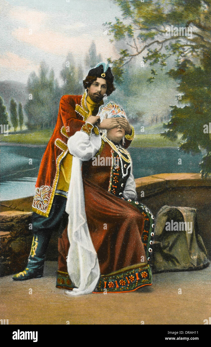 Il russo giovane in costume tradizionale Foto Stock