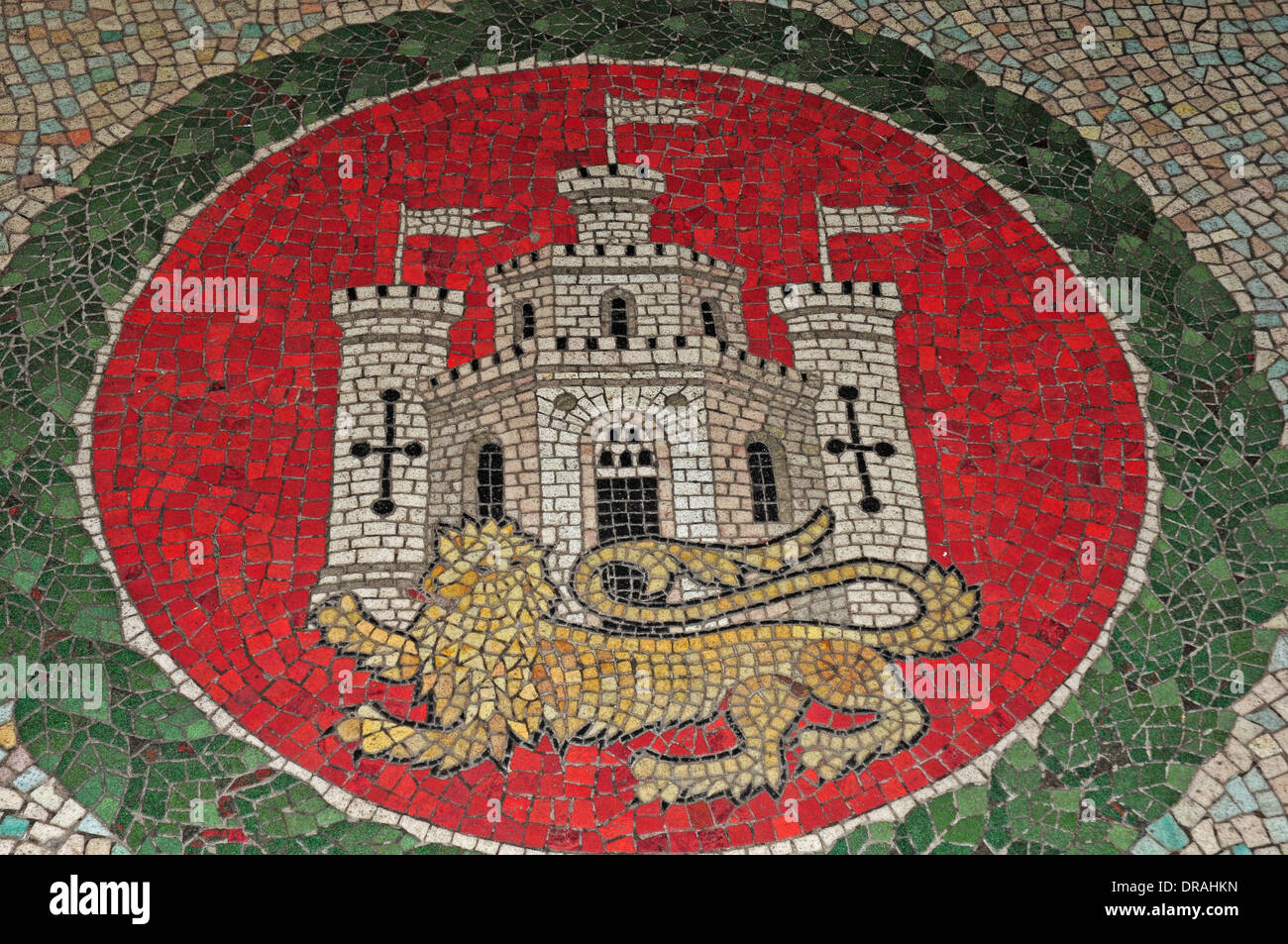 Mosaico sul pavimento della hall di ingresso, il Municipio della Città Vecchia, la Guildhall, Norwich. Foto Stock