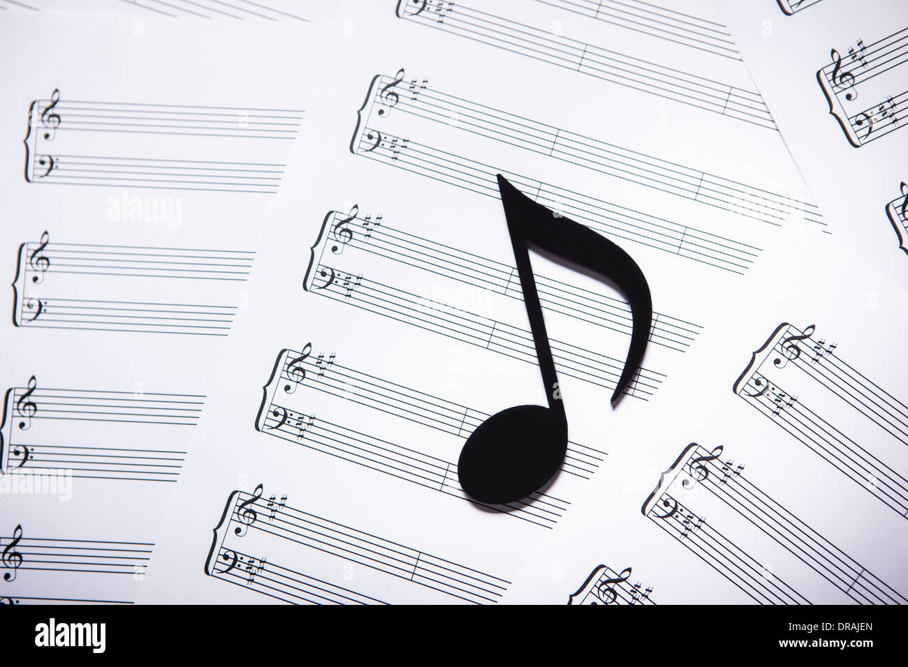 Nota musicale su riviste musicali Foto Stock