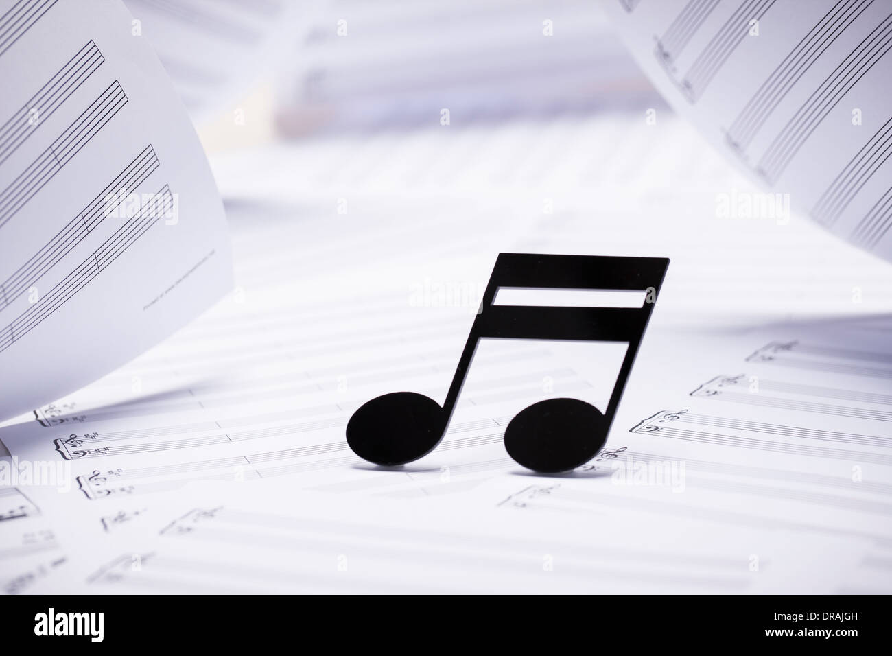 Nota musicale su riviste musicali Foto Stock