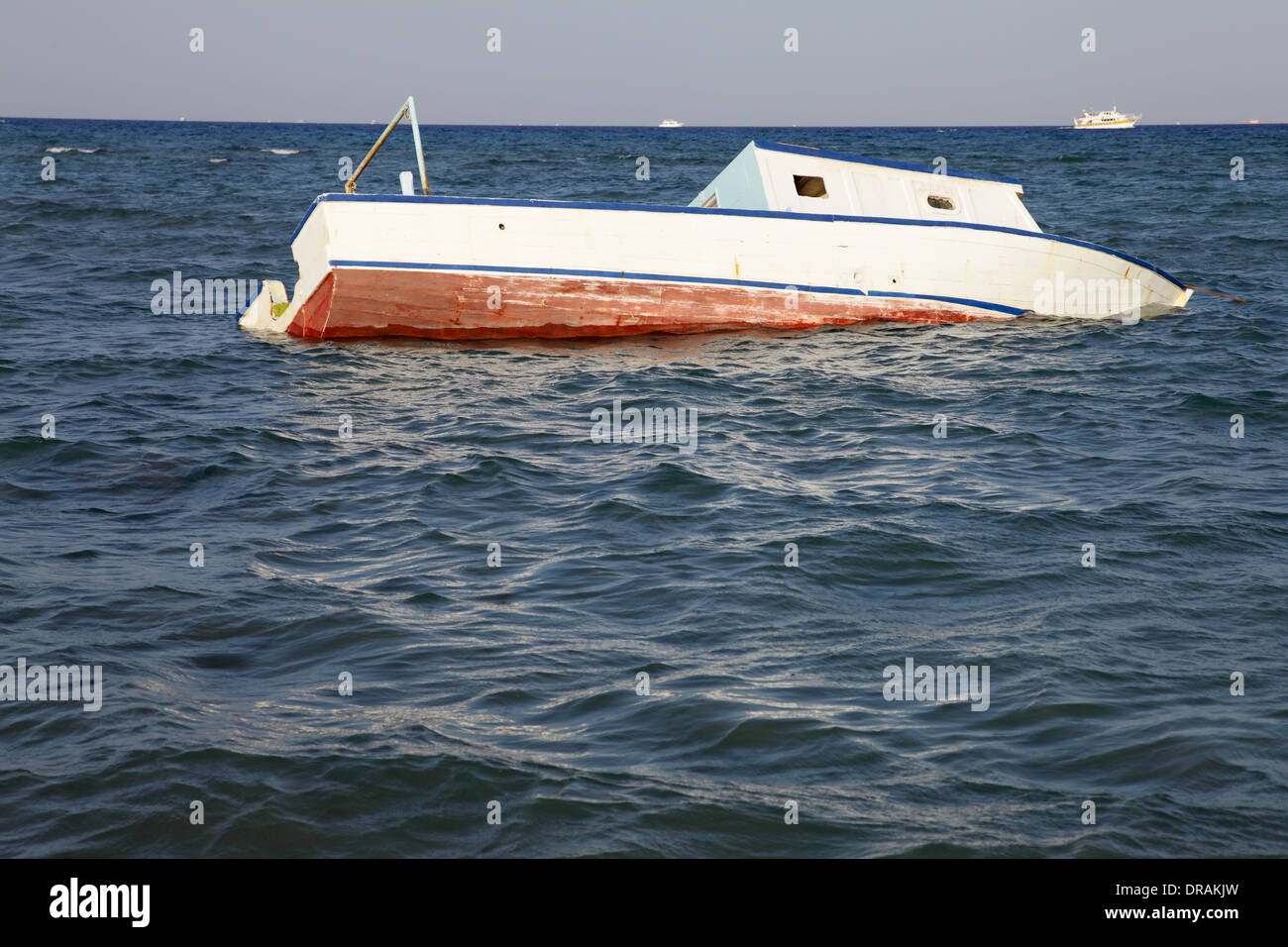 Barca affondata immagini e fotografie stock ad alta risoluzione - Alamy