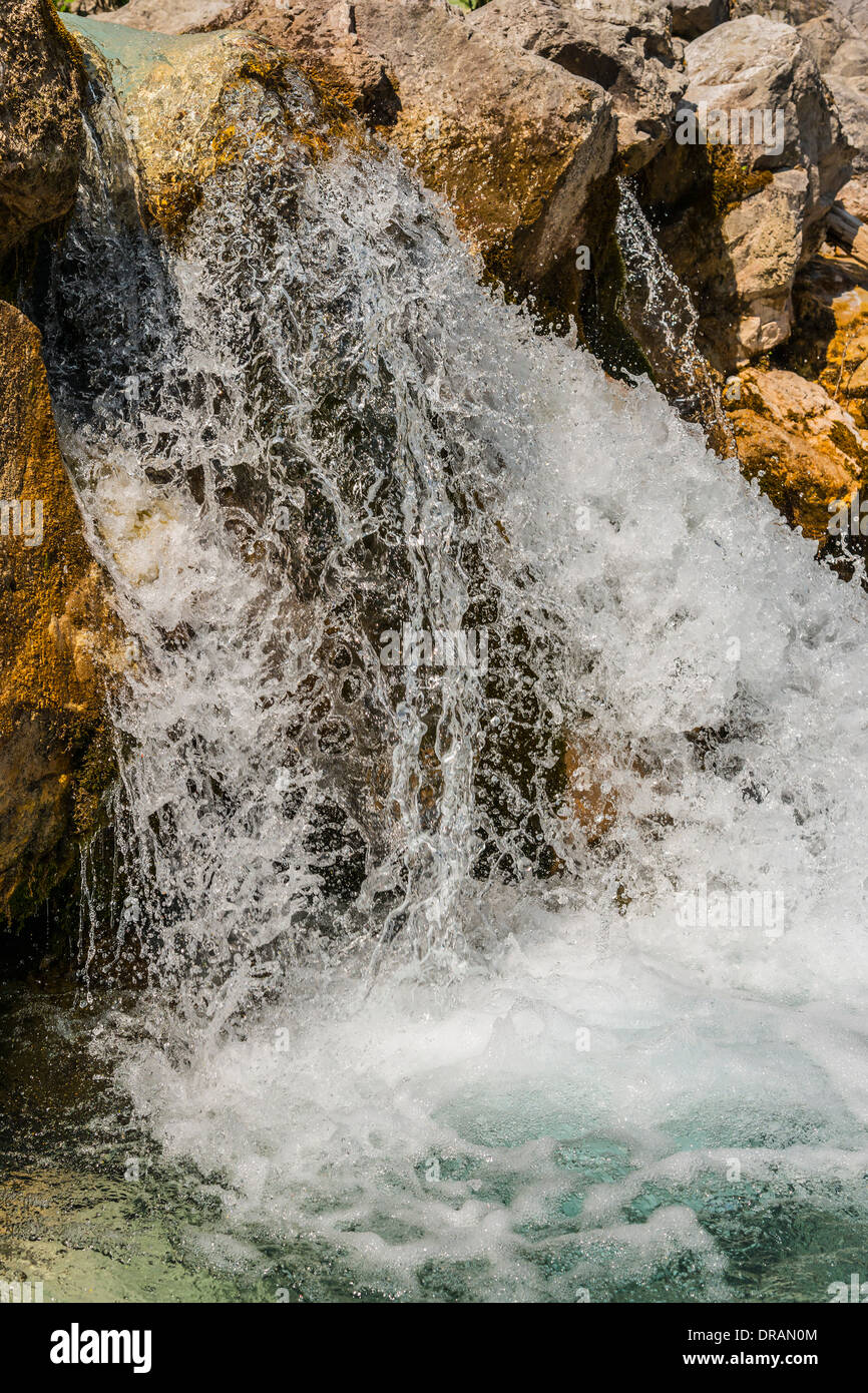 Immagine di una cascata in Alpi austriache in estate Foto Stock
