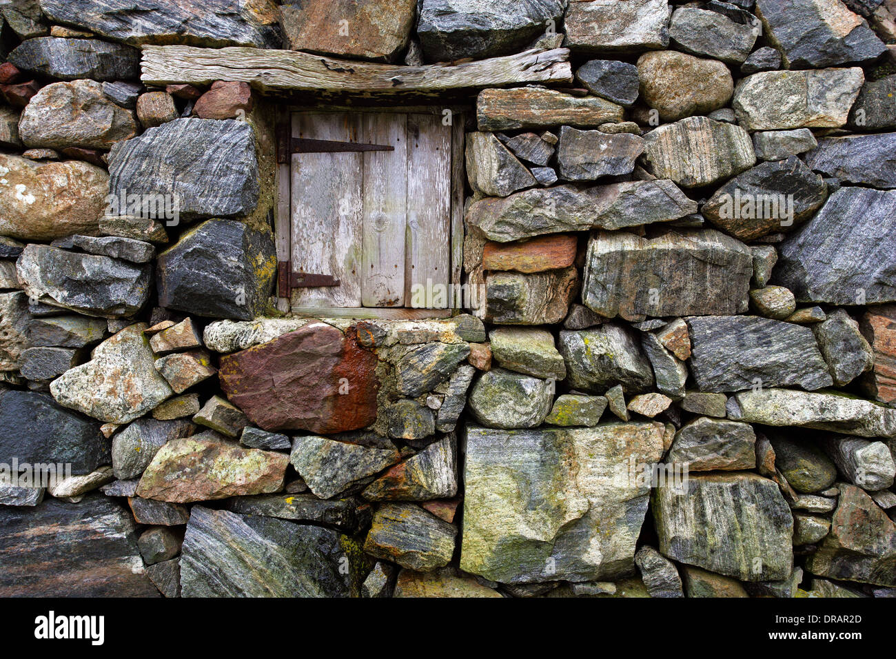 Un secco tradizionale muro di pietra nelle Highlands scozzesi, REGNO UNITO Foto Stock