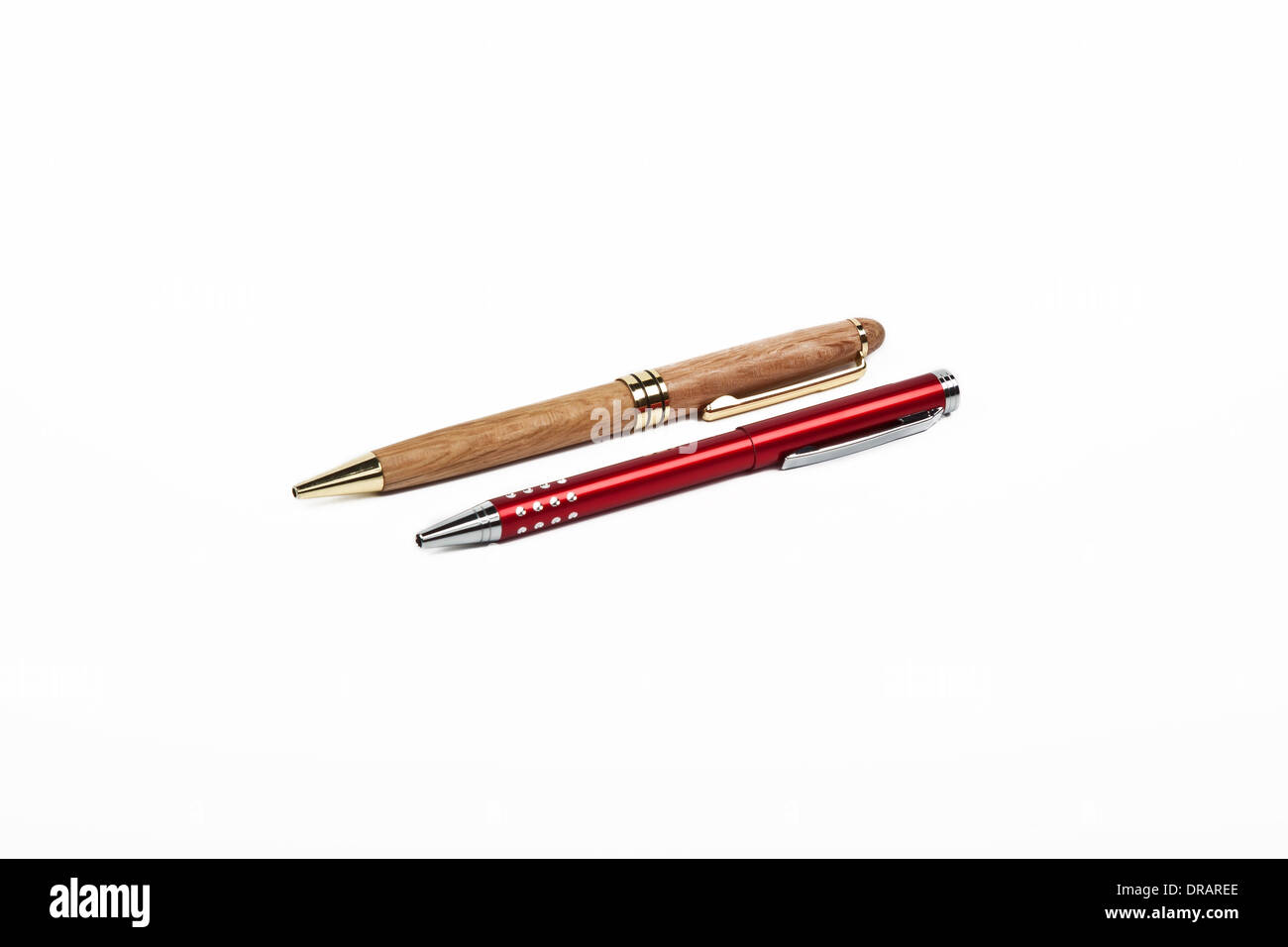 Due diverse penne a sfera isolato su bianco Foto Stock