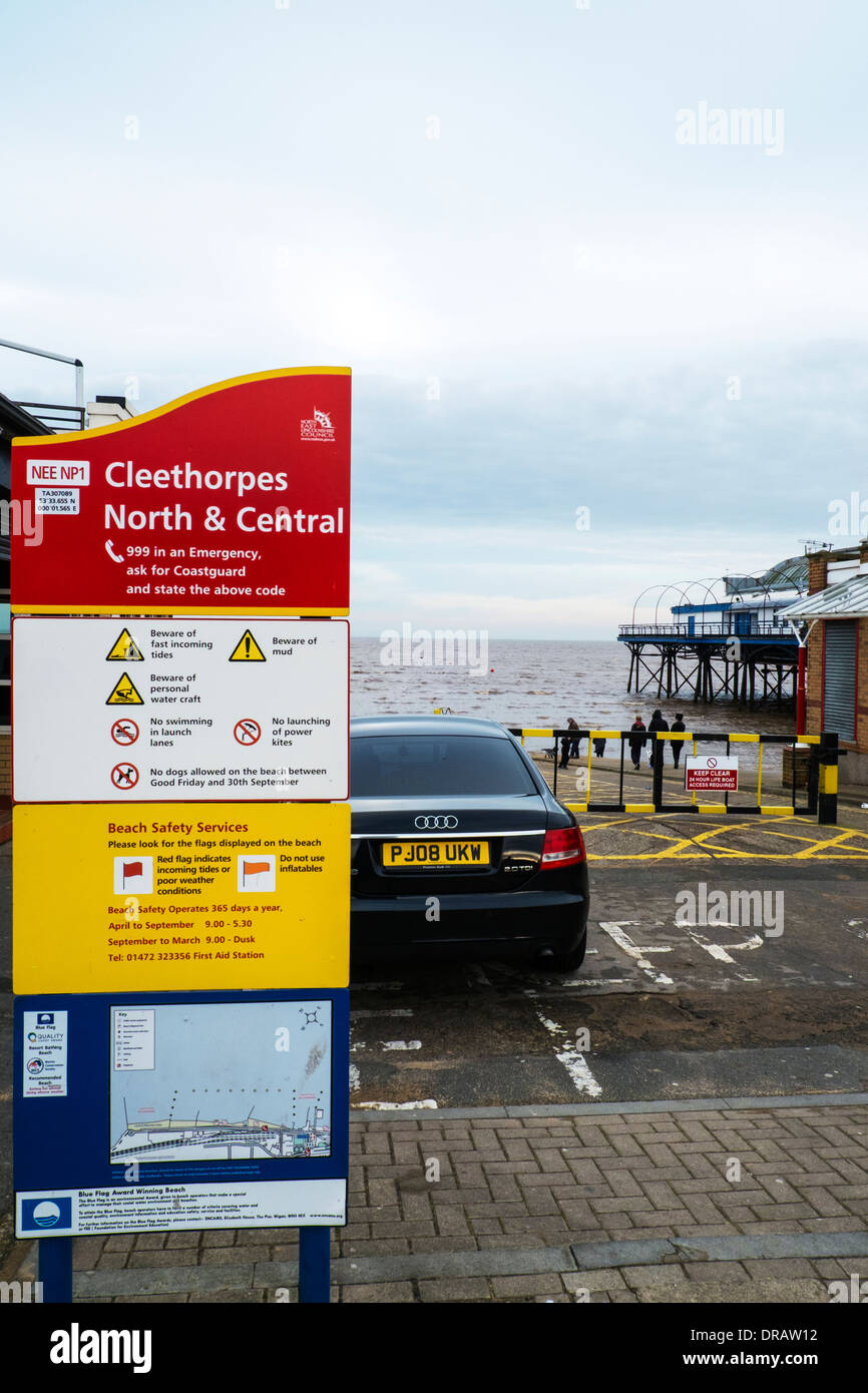 Cleethorpes seafront segno Avvertenza pericolo pericoli costa del mare costiero costa Lincolnshire, Regno Unito, Inghilterra Foto Stock