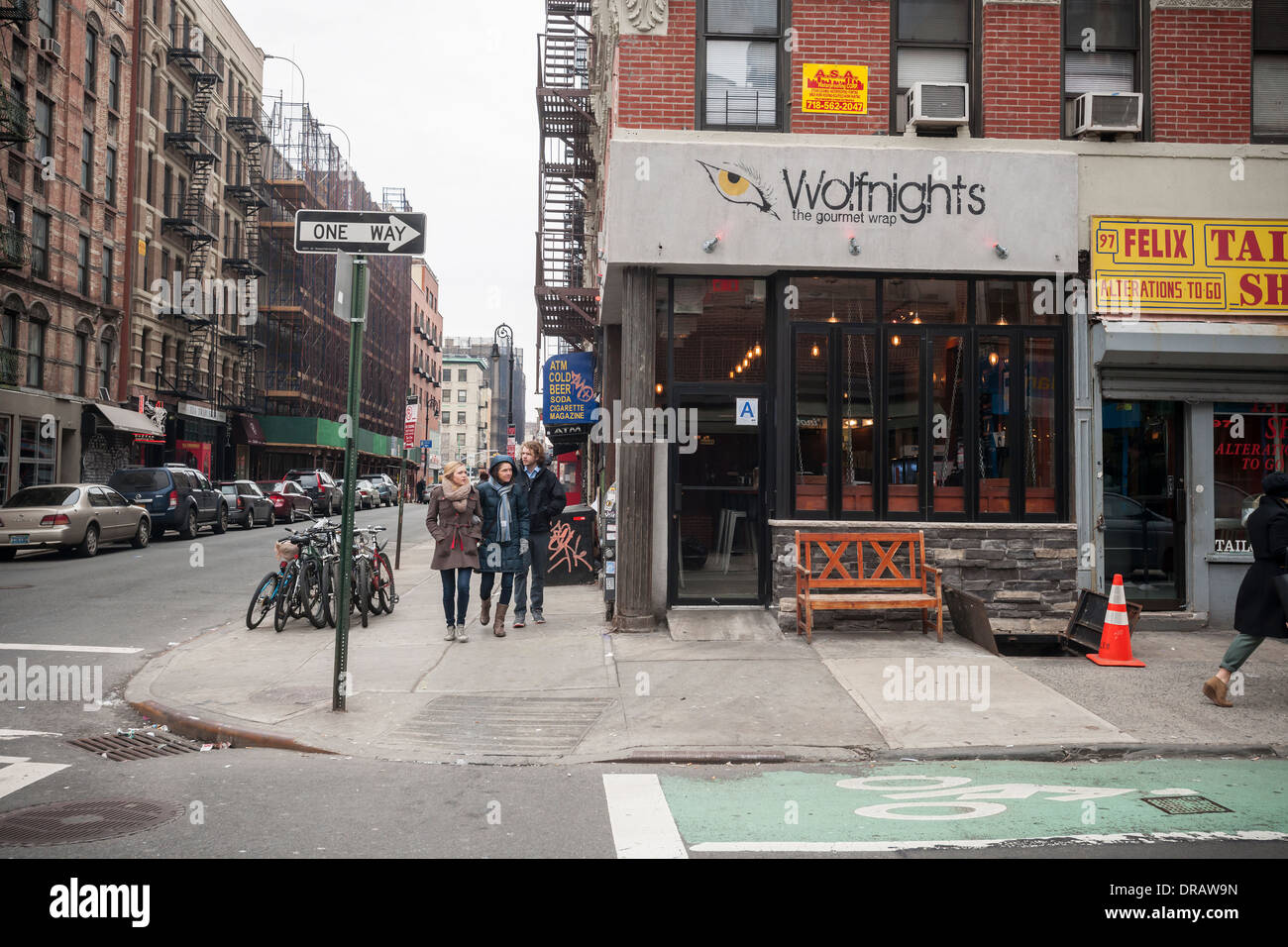 L'angolo di Ludlow e Rivington strade nel quartiere di Lower East Side di New York Foto Stock