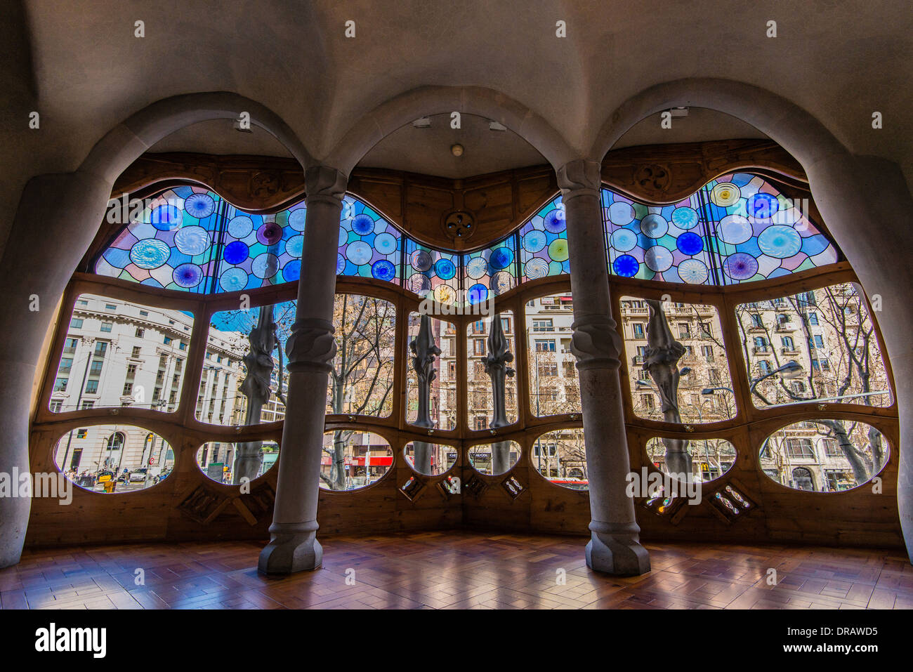 Grandi finestre al piano nobile della Casa Batlló, Barcellona, in Catalogna, Spagna Foto Stock